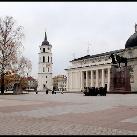 Pogo Hostel Vilna Exterior foto The Cathedral Square