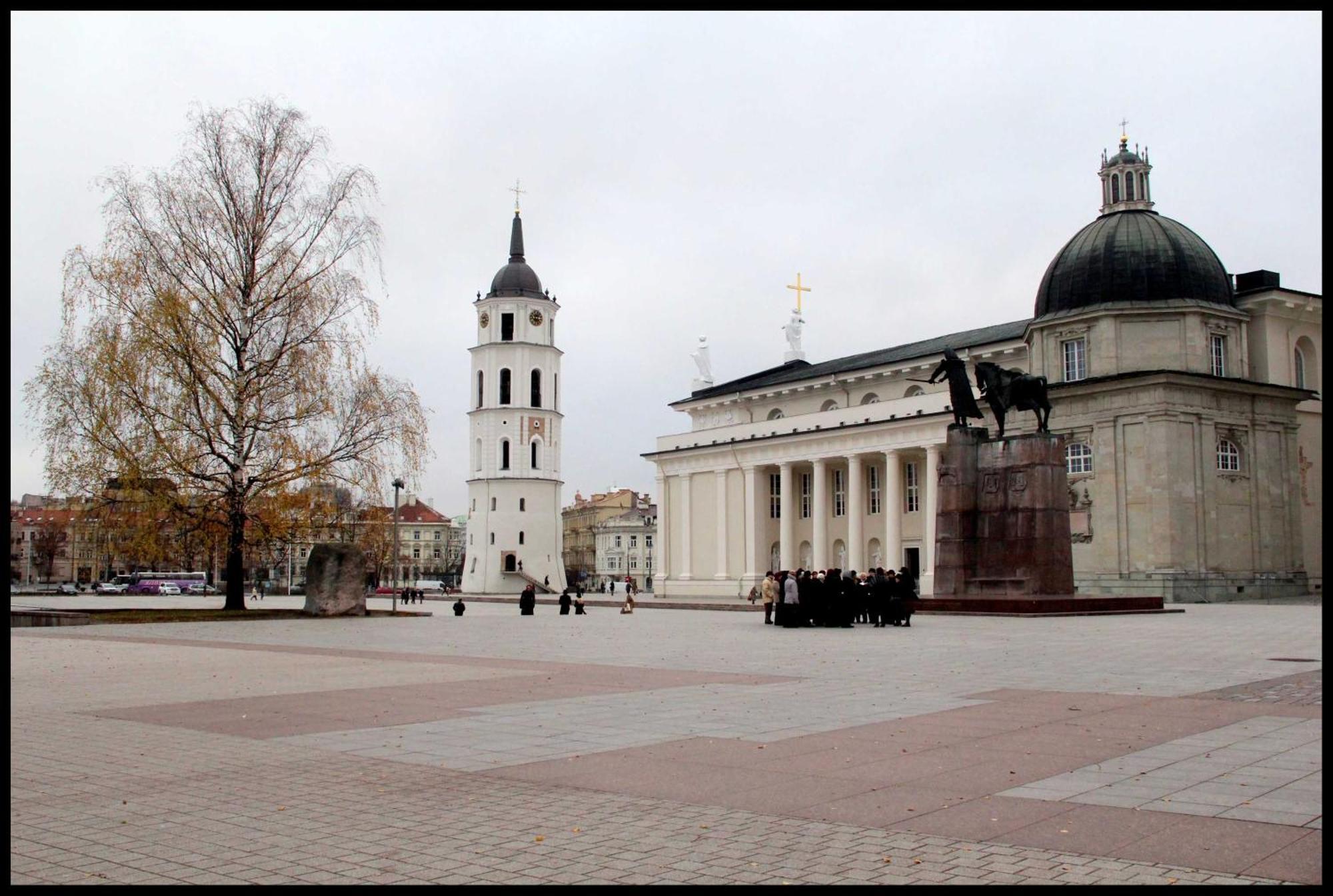 Pogo Hostel Vilna Exterior foto The Cathedral Square