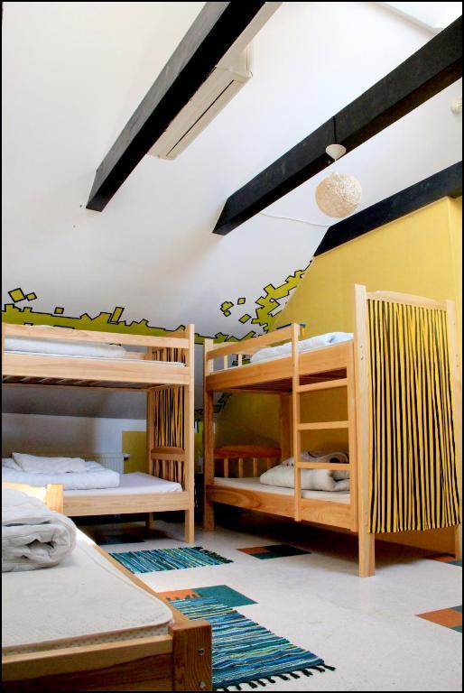 Pogo Hostel Vilna Habitación foto Hostel room in Paris