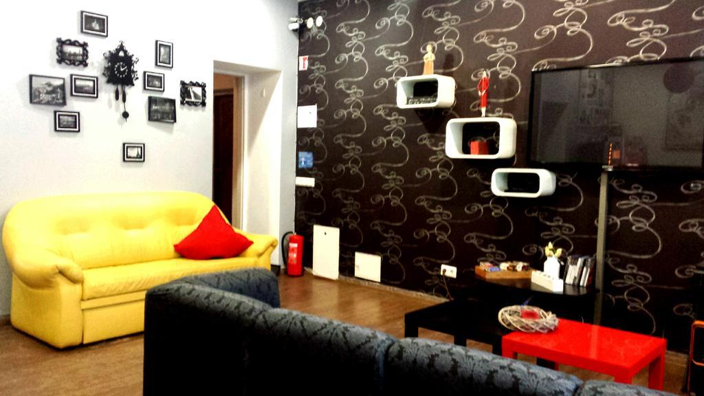 Pogo Hostel Vilna Exterior foto A living room in a house in India