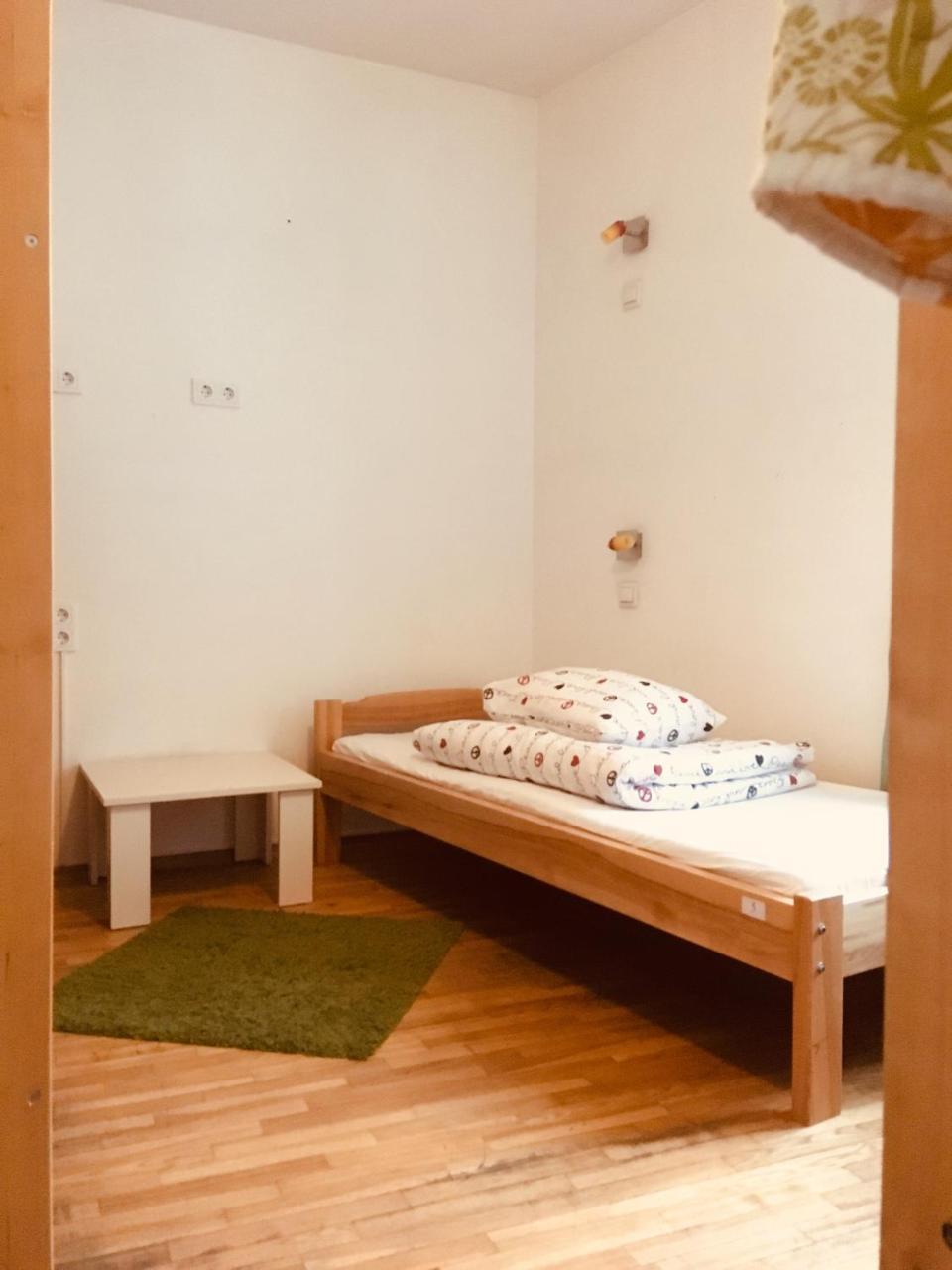 Pogo Hostel Vilna Exterior foto A typical room at the hostel