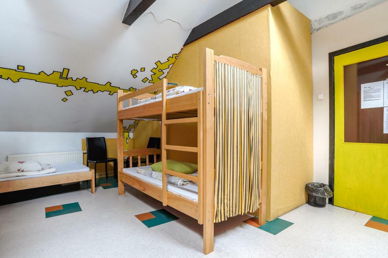 Pogo Hostel Vilna Exterior foto A typical room at a youth hostel